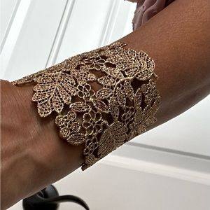 Stella & Dot chantilly lace cuff